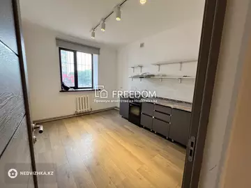 3-комнатная квартира, этаж 1 из 5, 80 м²