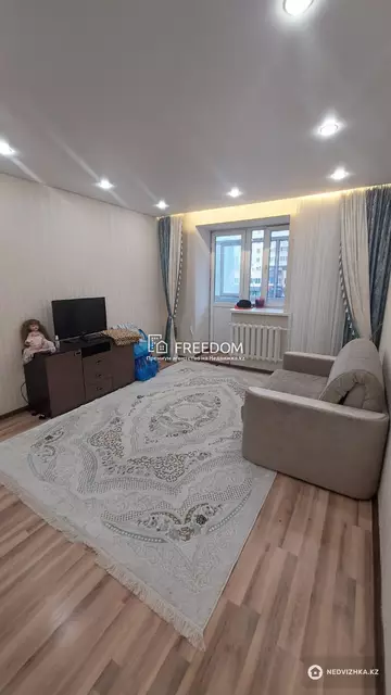 2-комнатная квартира, этаж 2 из 12, 52 м²