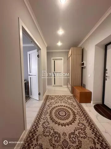 2-комнатная квартира, этаж 8 из 8, 55 м²