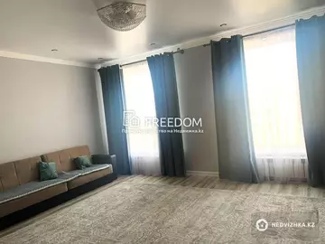 4-комнатная квартира, этаж 9 из 10, 112 м²