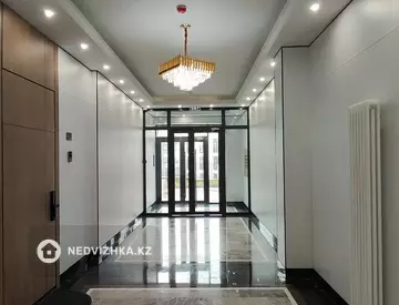 6-комнатная квартира, этаж 3 из 3, 339 м²