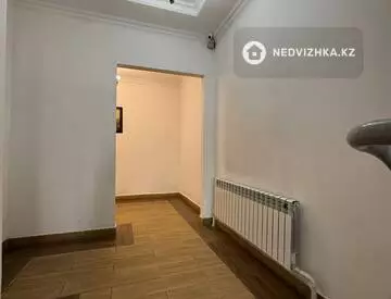 4-комнатная квартира, этаж 2 из 7, 170 м²