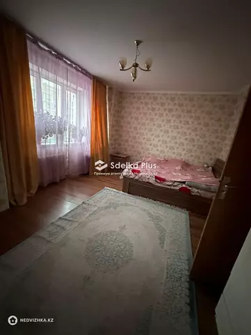 4-комнатная квартира, этаж 9 из 12, 120 м²