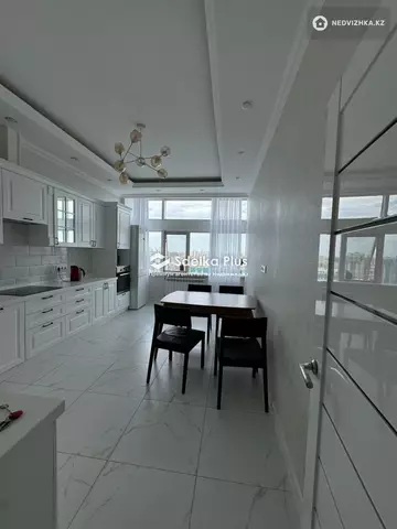 4-комнатная квартира, этаж 21 из 26, 154 м²