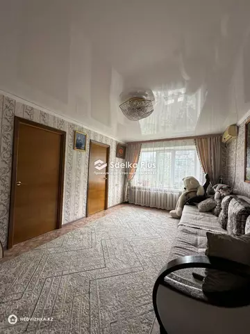 3-комнатная квартира, этаж 4 из 5, 65 м²