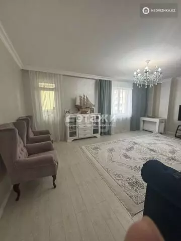 3-комнатная квартира, этаж 3 из 10, 103 м²