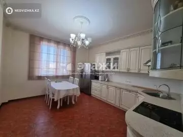 4-комнатная квартира, этаж 5 из 12, 165 м²