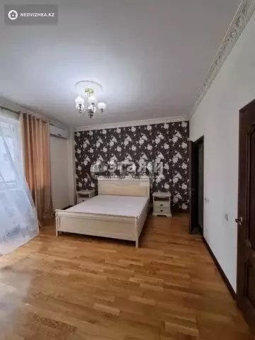 4-комнатная квартира, этаж 5 из 12, 165 м²
