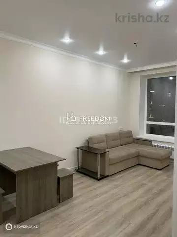 2-комнатная квартира, этаж 4 из 10, 38 м²