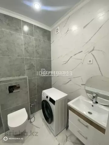 2-комнатная квартира, этаж 4 из 10, 38 м²