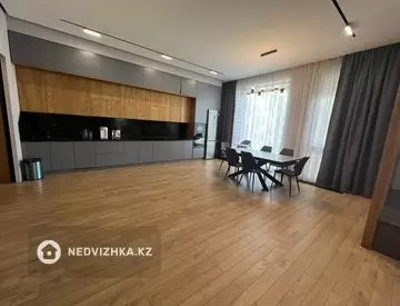 4-комнатная квартира, этаж 2 из 3, 219 м²
