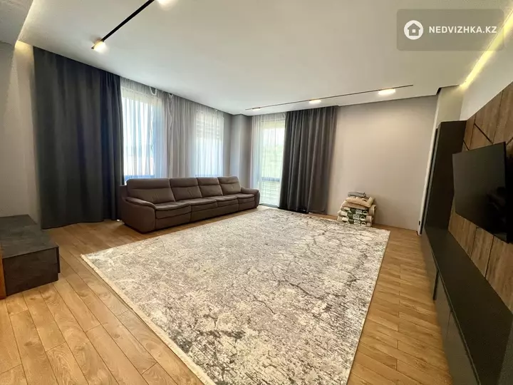 219 м², 4-комнатная квартира, этаж 2 из 3, 219 м², изображение - 1
