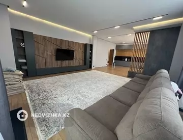 4-комнатная квартира, этаж 2 из 3, 219 м²