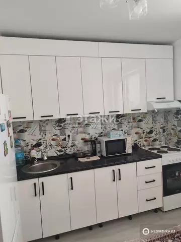 1-комнатная квартира, этаж 3 из 9, 40 м²