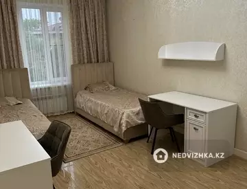 4-комнатная квартира, этаж 3 из 13, 150 м², на длительный срок