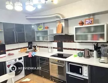 2-комнатная квартира, этаж 9 из 9, 67 м²