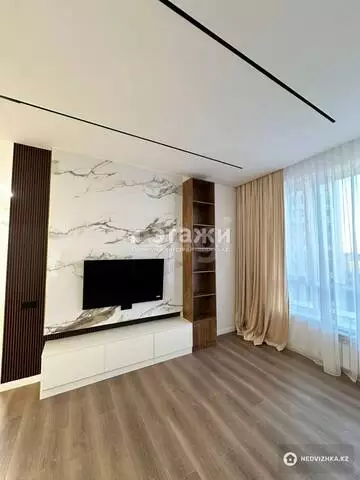 3-комнатная квартира, этаж 21 из 28, 75 м², на длительный срок