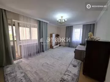 2-комнатная квартира, этаж 4 из 5, 64 м²