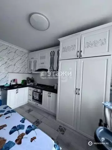 2-комнатная квартира, этаж 9 из 9, 60 м²