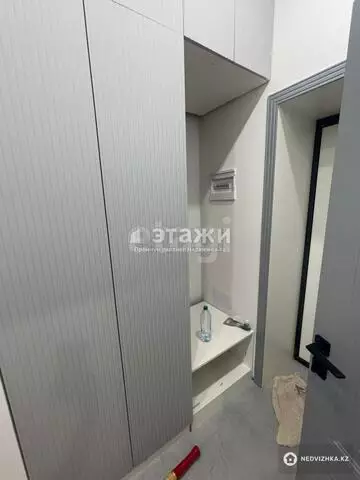 1-комнатная квартира, этаж 10 из 12, 38 м²