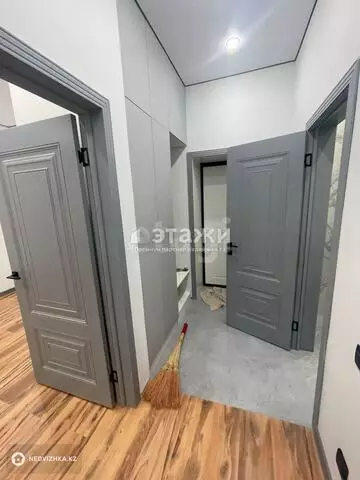 1-комнатная квартира, этаж 10 из 12, 38 м²