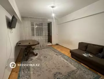 3-комнатная квартира, этаж 2 из 5, 64 м², на длительный срок