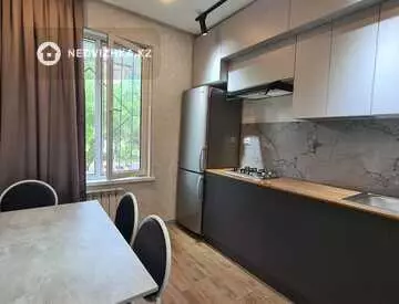 2-комнатная квартира, этаж 1 из 4, 45 м², посуточно