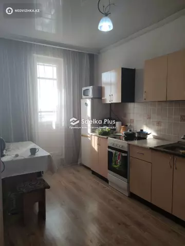 1-комнатная квартира, этаж 10 из 13, 42 м²