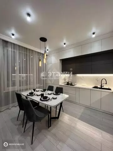 2-комнатная квартира, этаж 10 из 17, 80 м², на длительный срок