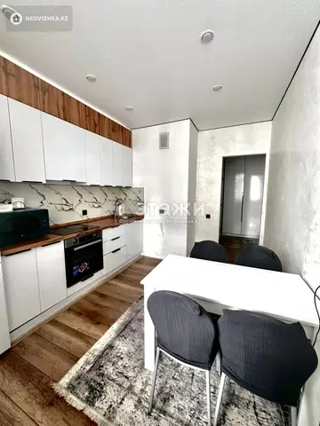 2-комнатная квартира, этаж 10 из 12, 60 м²