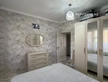 2-комнатная квартира, этаж 4 из 5, 54 м²