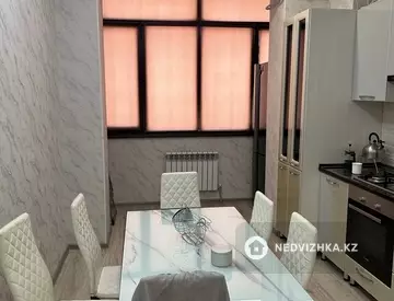 2-комнатная квартира, этаж 8 из 9, 80 м², посуточно