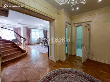 5-комнатная квартира, этаж 16 из 17, 242 м²