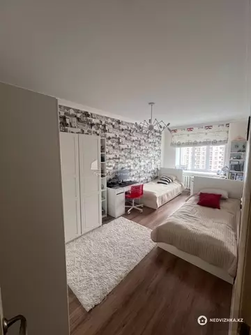 4-комнатная квартира, этаж 9 из 9, 118 м²