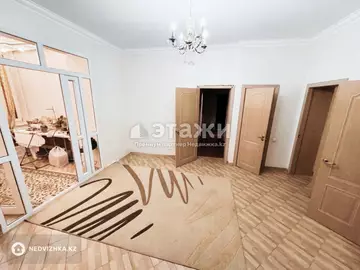 4-комнатная квартира, этаж 3 из 4, 141 м²