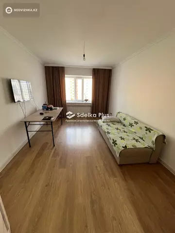 3-комнатная квартира, этаж 2 из 12, 80 м²