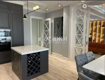 4-комнатная квартира, этаж 8 из 9, 160 м²