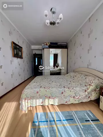 3-комнатная квартира, этаж 9 из 9, 80 м²