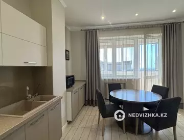 3-комнатная квартира, этаж 4 из 6, 122 м², на длительный срок