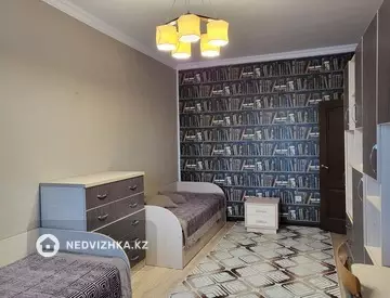 3-комнатная квартира, этаж 11 из 15, 96 м², посуточно