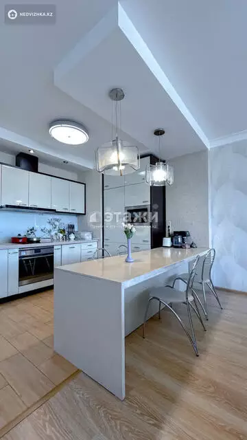 3-комнатная квартира, этаж 12 из 14, 116 м², на длительный срок