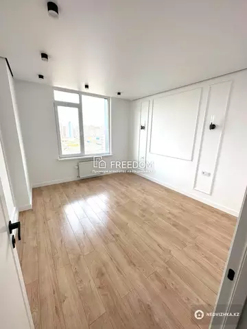 2-комнатная квартира, этаж 14 из 19, 60 м²