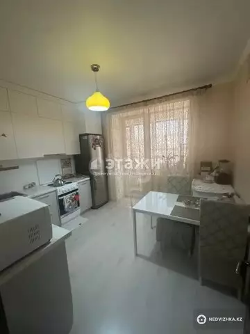 2-комнатная квартира, этаж 3 из 10, 53 м²