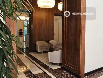 3-комнатная квартира, этаж 1 из 7, 140 м²