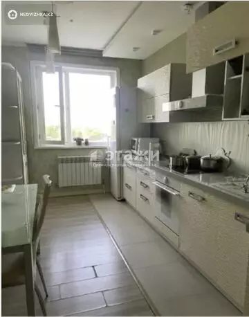 4-комнатная квартира, этаж 6 из 14, 107 м²