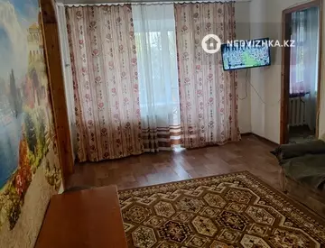 2-комнатная квартира, этаж 2 из 4, 45 м², посуточно