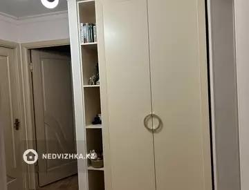 4-комнатная квартира, этаж 3 из 5, 80 м²