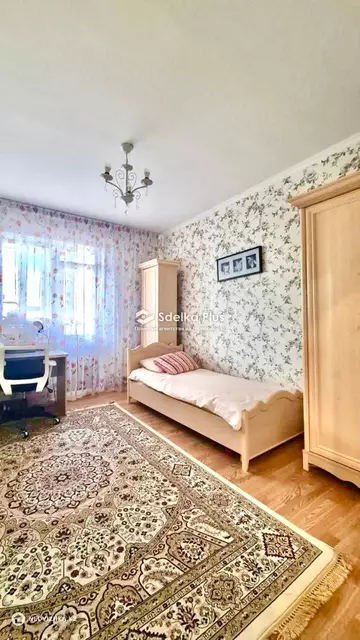 4-комнатная квартира, этаж 5 из 12, 100 м²