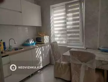 2-комнатная квартира, этаж 3 из 5, 53 м², на длительный срок