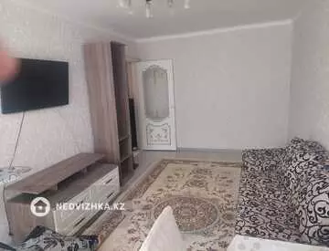 2-комнатная квартира, этаж 3 из 5, 53 м², на длительный срок